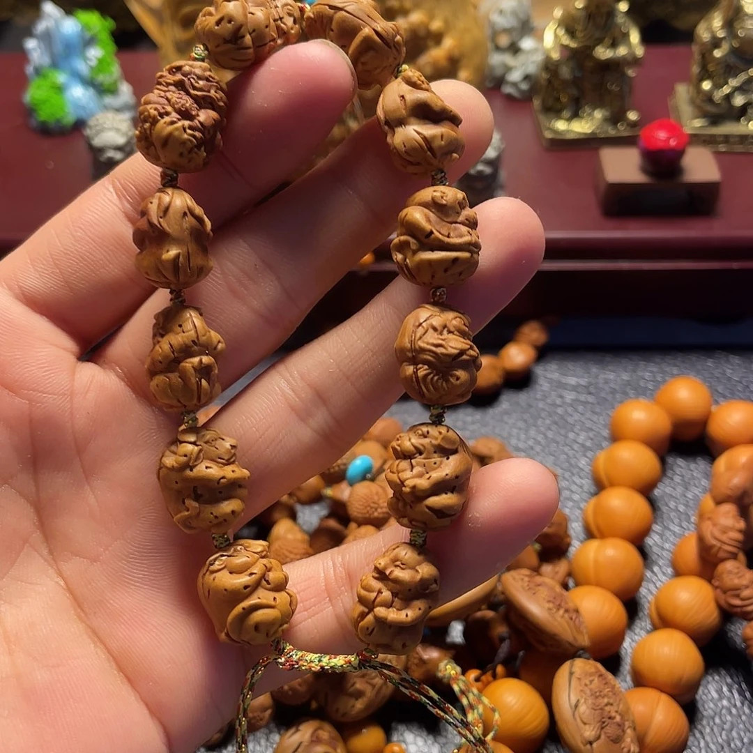 大桃核雕刻十二生肖