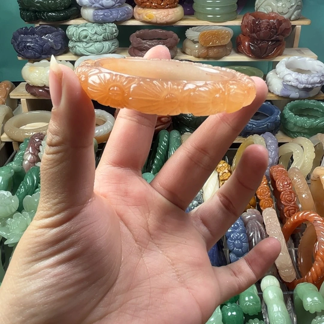 石英质玉未镶嵌雕花手镯