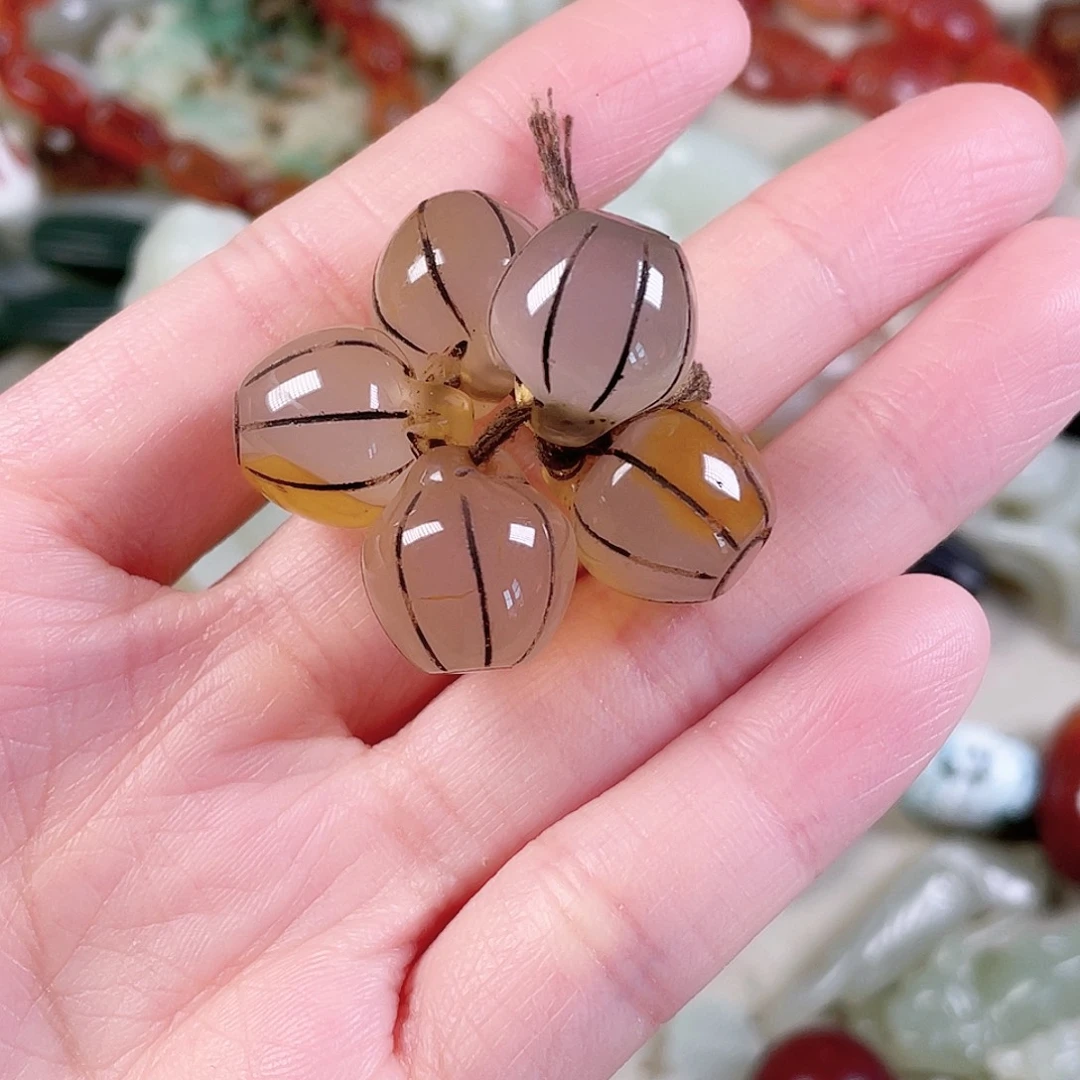 颈饰未镶嵌和田玉（糖玉）