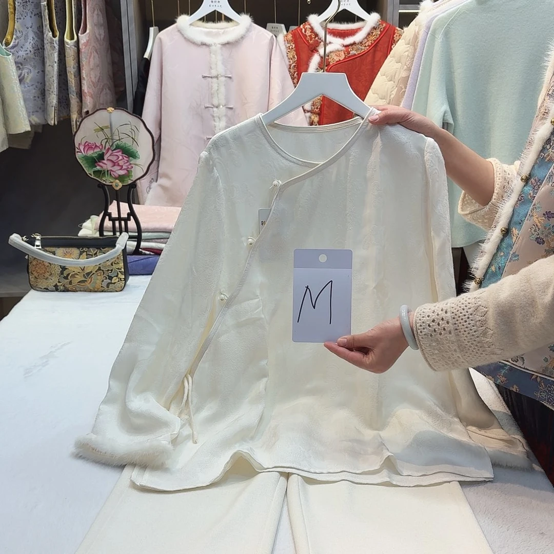 小***S非遗传承人的精神风貌和