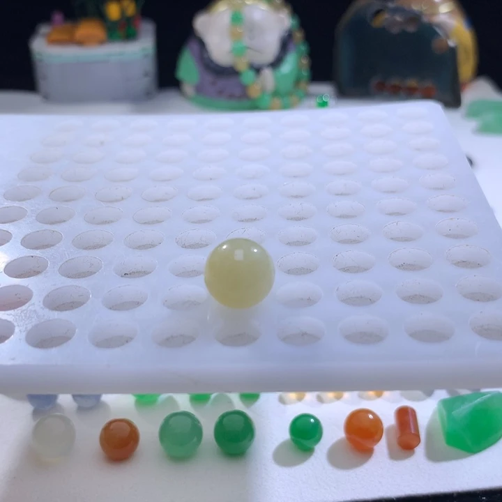 翡翠散珠12.05满黄翡圆珠