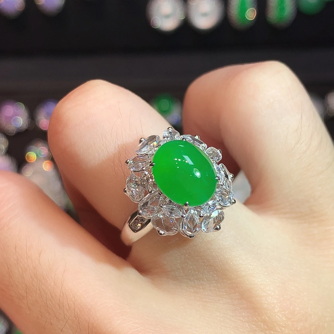 翡翠18K金镶嵌戒指高冰浓阳绿蛋面戒指
