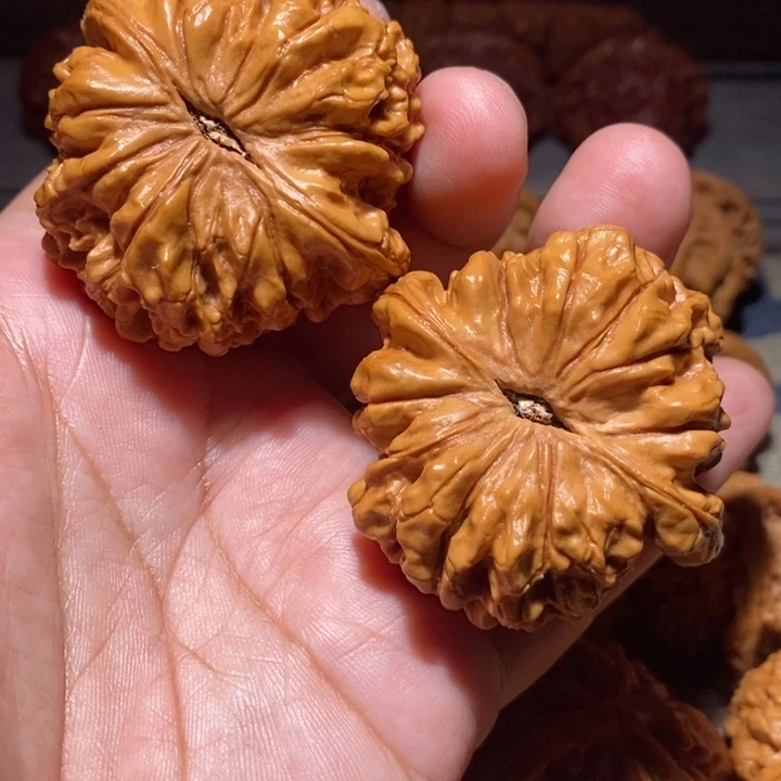 王***者文玩核桃吊坠核桃