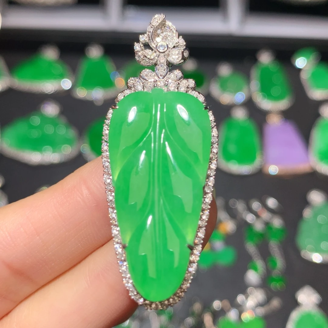 翡翠颈饰18K金镶嵌翡翠