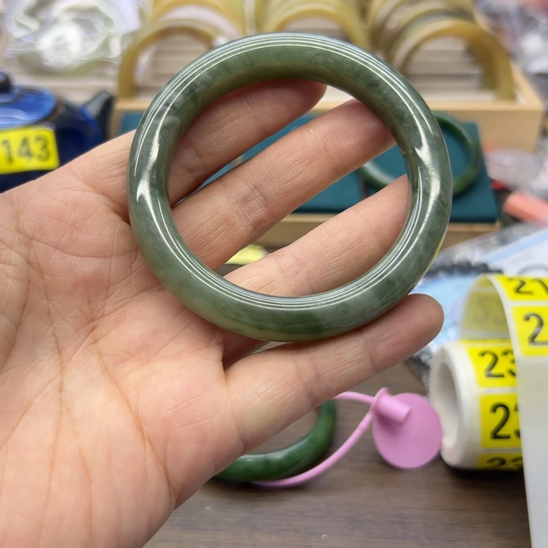 和田玉未镶嵌手镯55.8圈围211