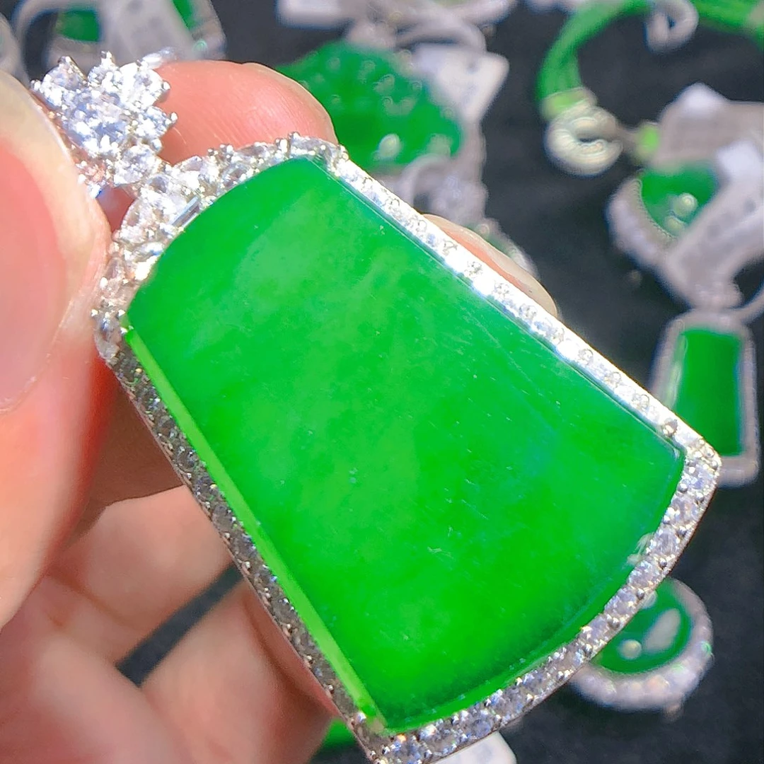 翡翠颈饰银S925镶嵌吊坠