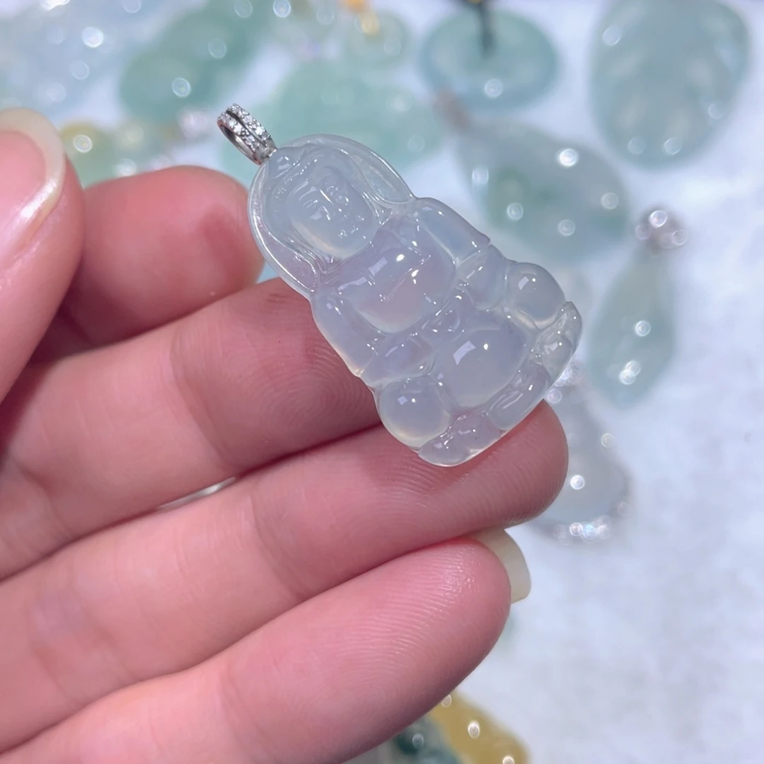 翡翠18K金镶嵌颈饰翡翠