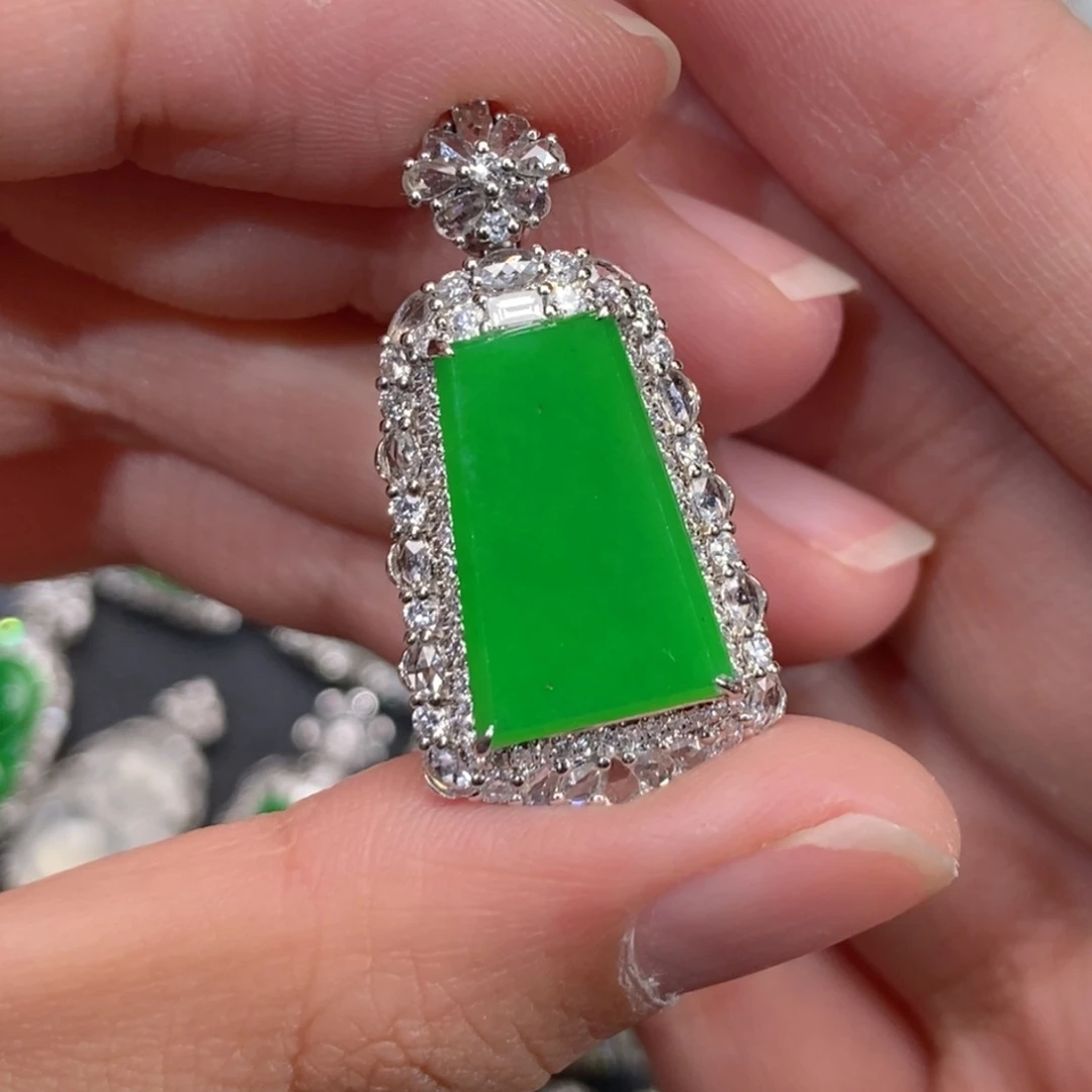 翡翠18K金镶嵌颈饰天然缅甸A货翡翠