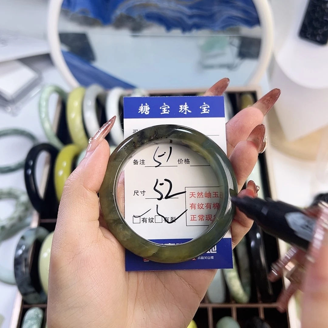 蛇纹石玉手镯未镶嵌