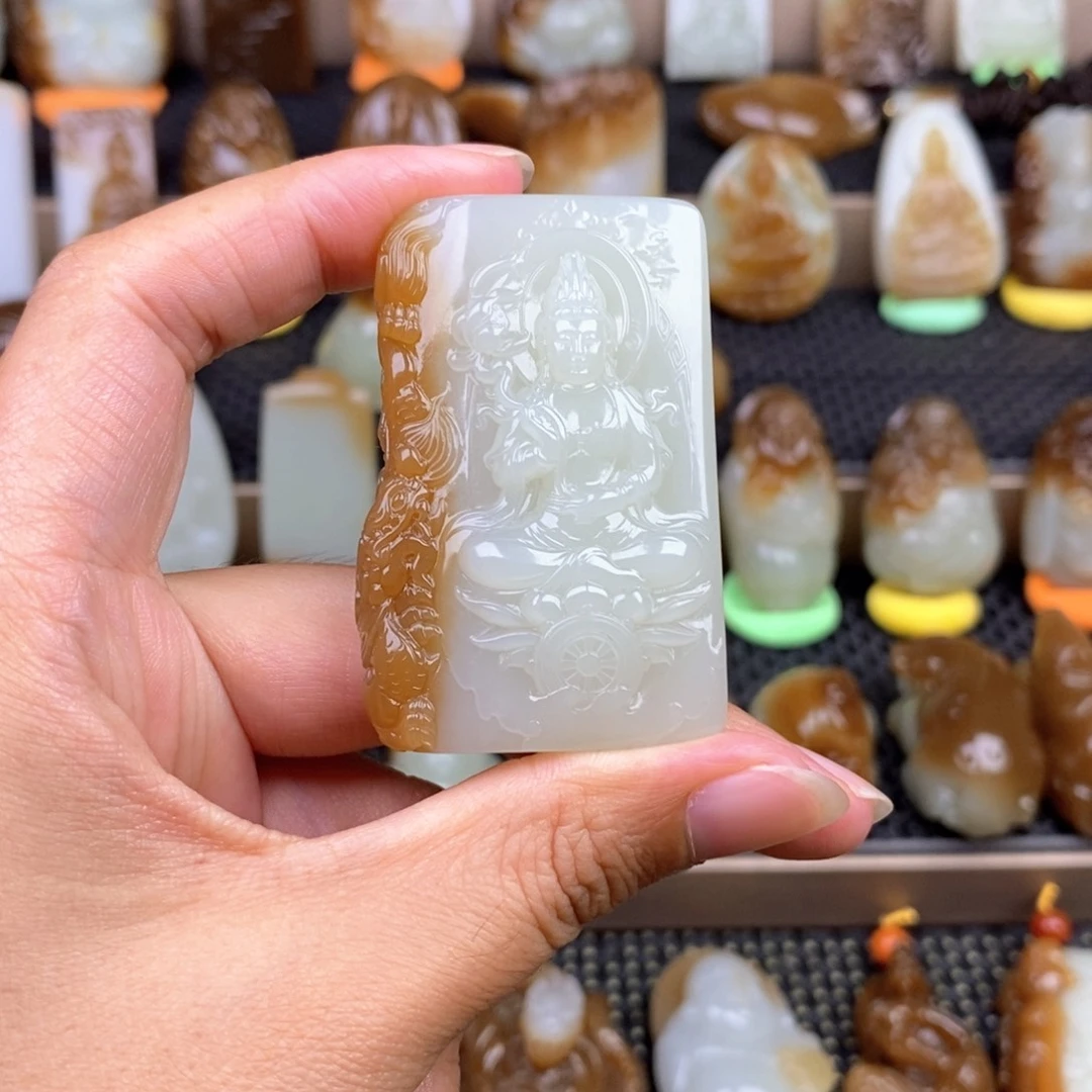墨***卿和田玉未镶嵌颈饰
