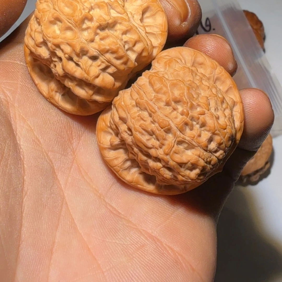 军****文玩核桃吊坠血麒麟