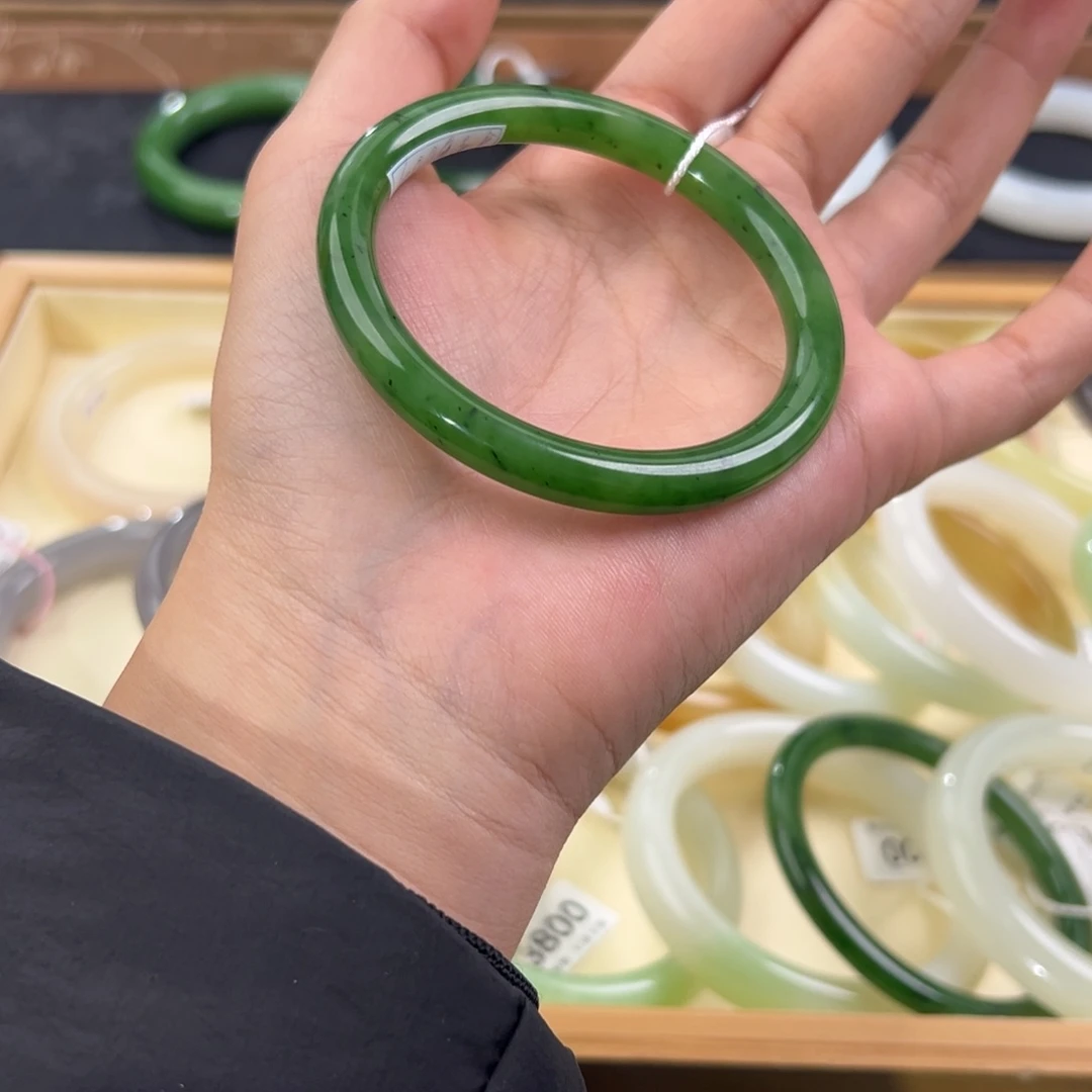 和田玉未镶嵌手镯