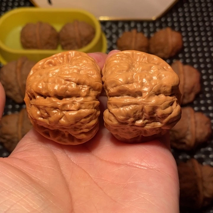 把件文玩核桃四开大腿浅纹