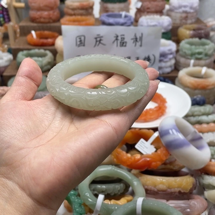 冰***雪石英质玉未镶嵌手镯