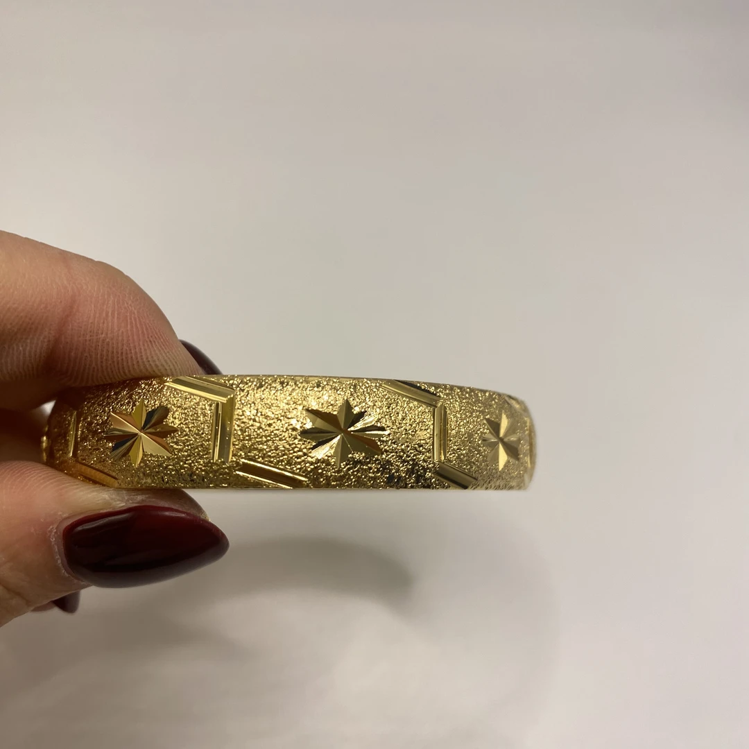 精选轻奢手镯b200