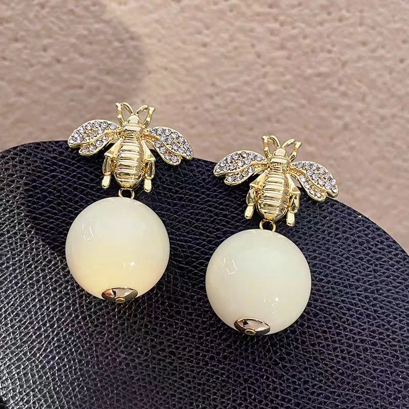 合金仿珍珠耳饰 2220 气质百搭法式素款蜜蜂长款复古中古简约耳钉