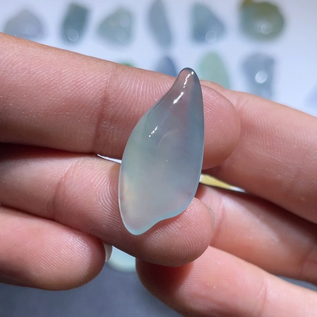 颈饰未镶嵌翡翠随形