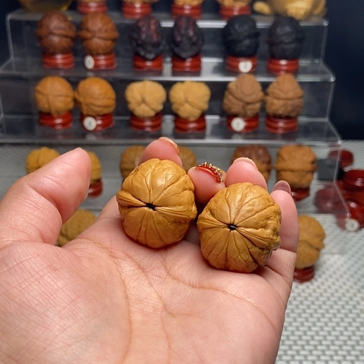 文玩核桃把件铁西瓜36