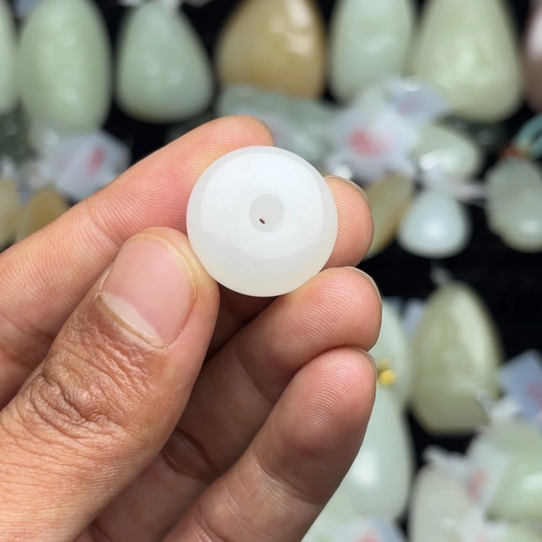 七***一和田玉未镶嵌颈饰