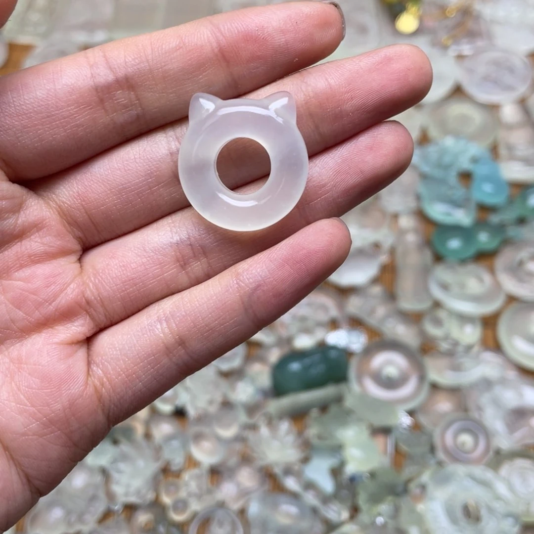 未镶嵌蛇纹石玉颈饰