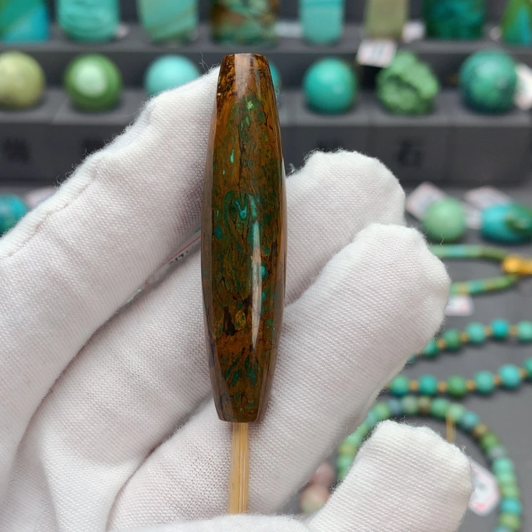 绿松石颈饰未镶嵌