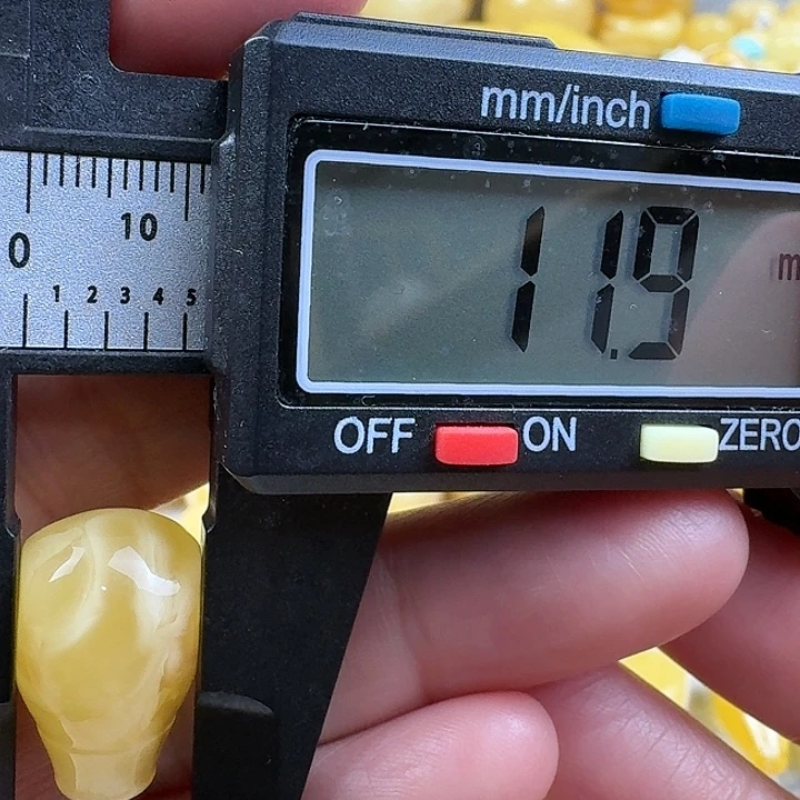 蜜蜡未镶嵌裸石25杂