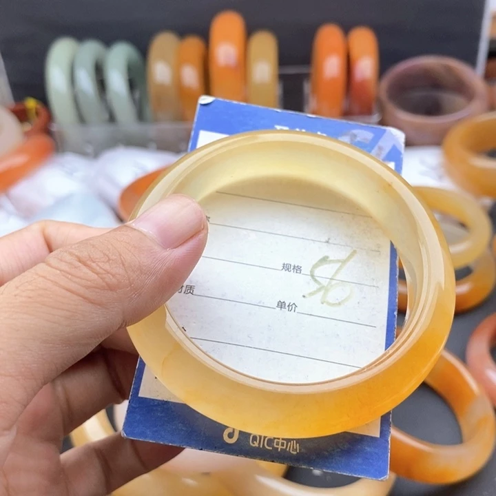 石英质玉手镯未镶嵌