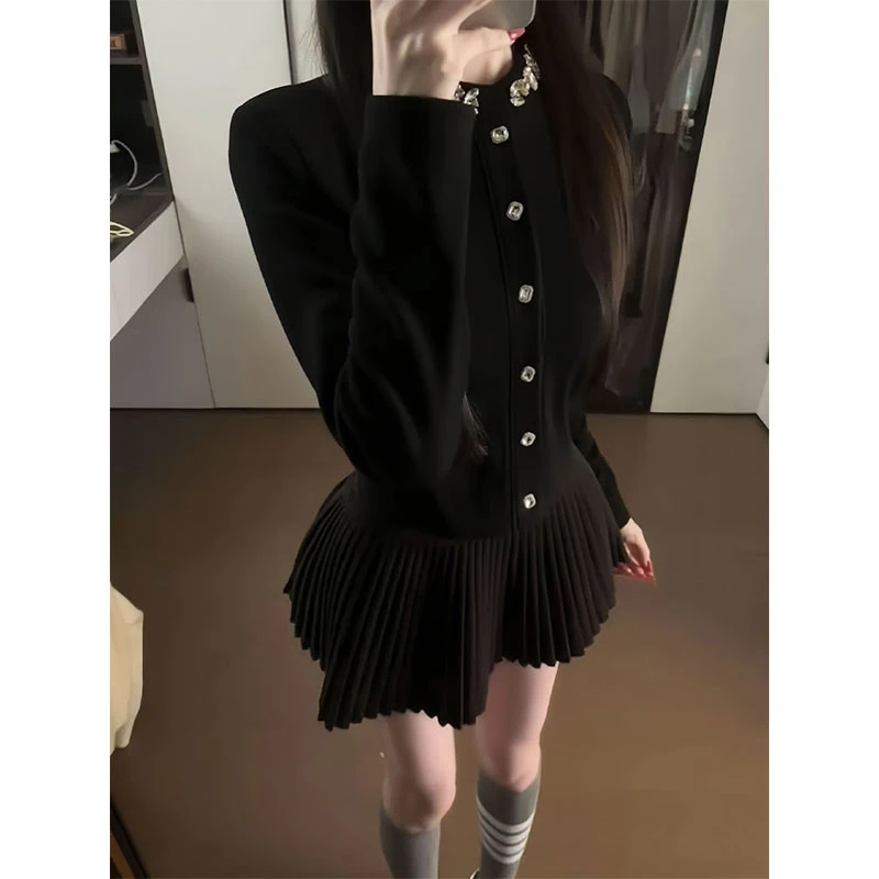 2025秋冬韩系小香风高级感镶钻圆领针织开衫高腰百褶短裙两件套女