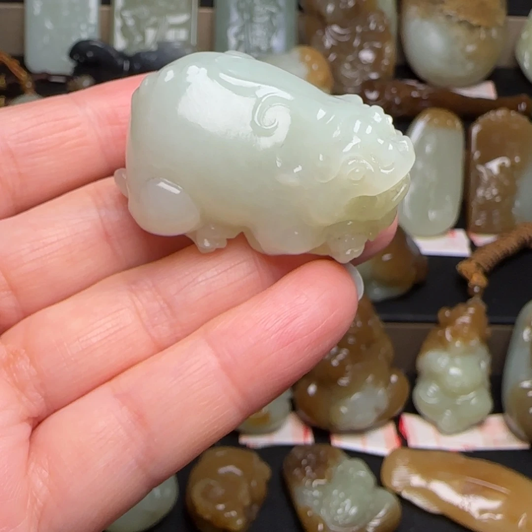 十***年和田玉未镶嵌颈饰