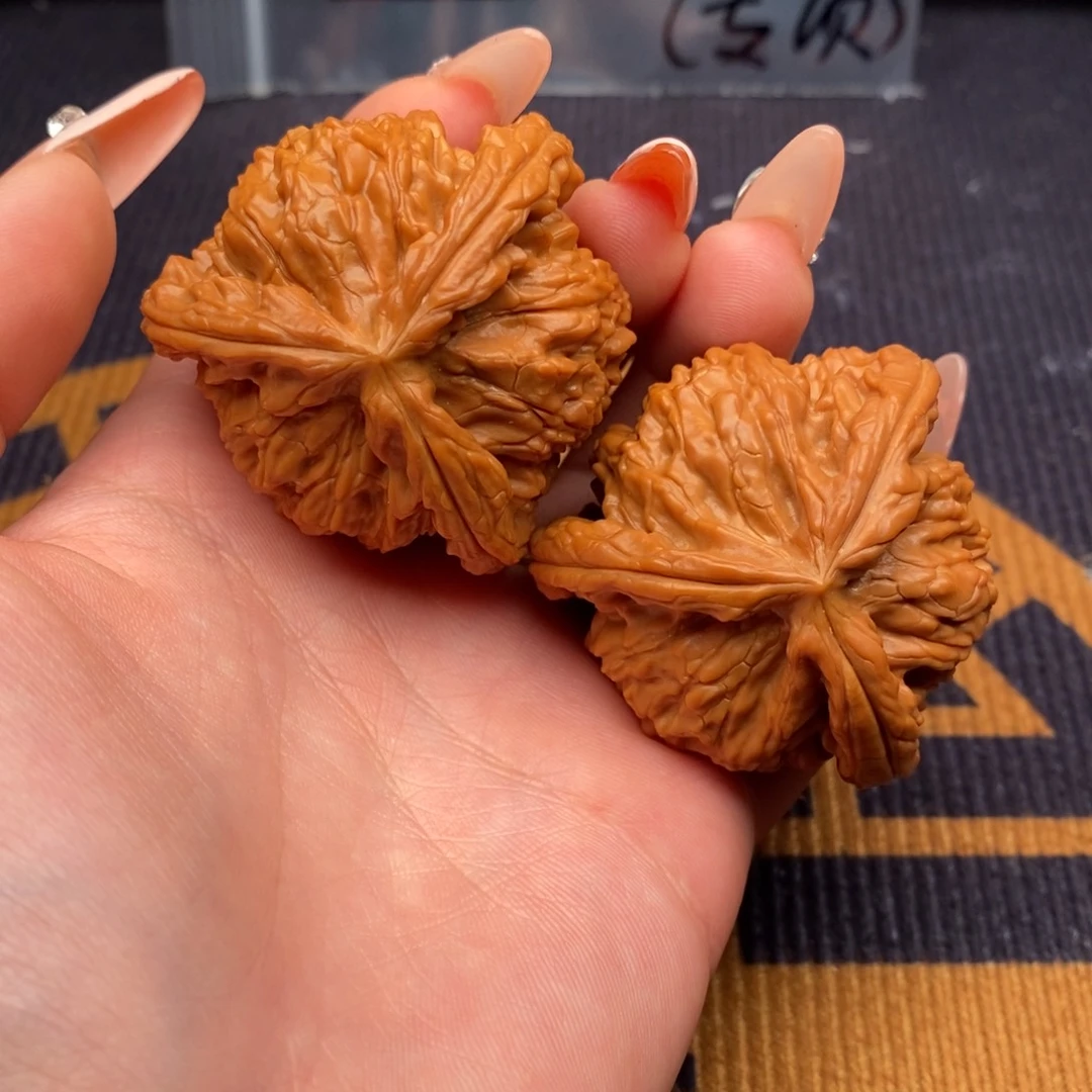 安***子文玩核桃吊坠白狮子