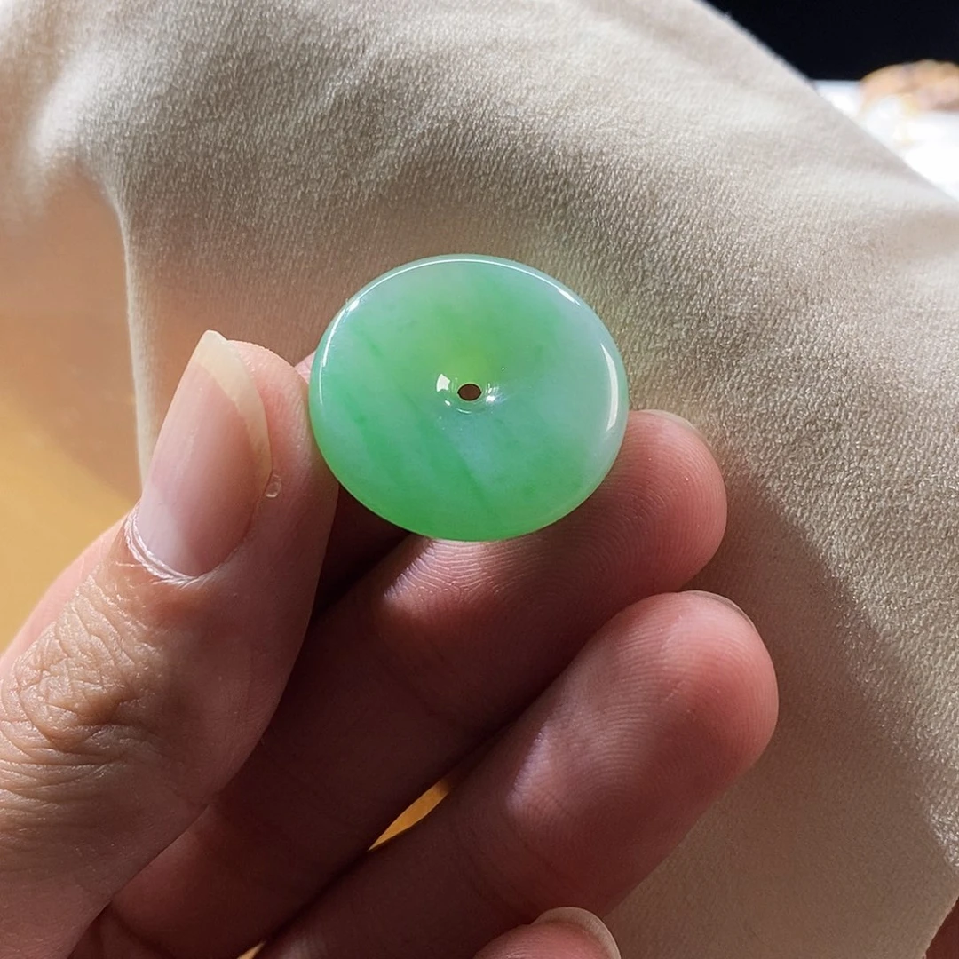散珠翡翠飘绿平安扣