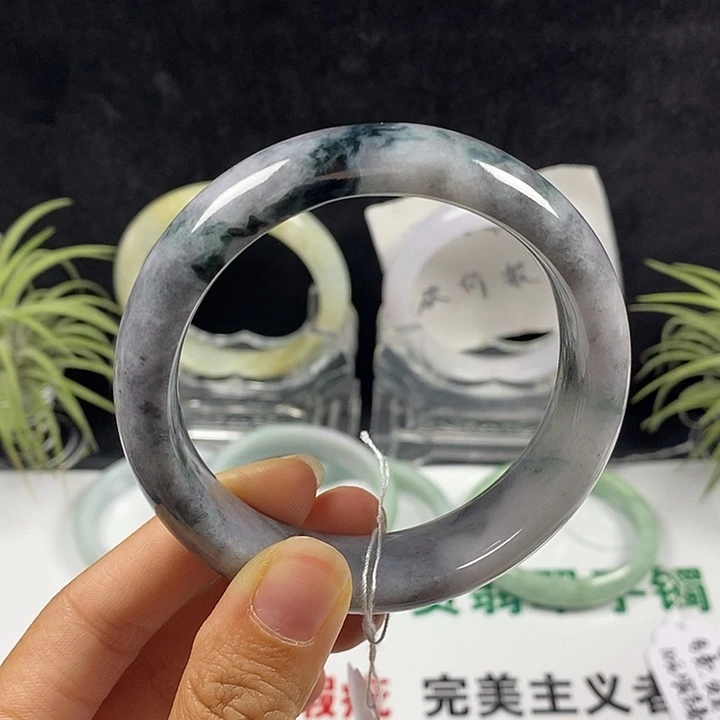 翡翠未镶嵌手镯33号。58圈