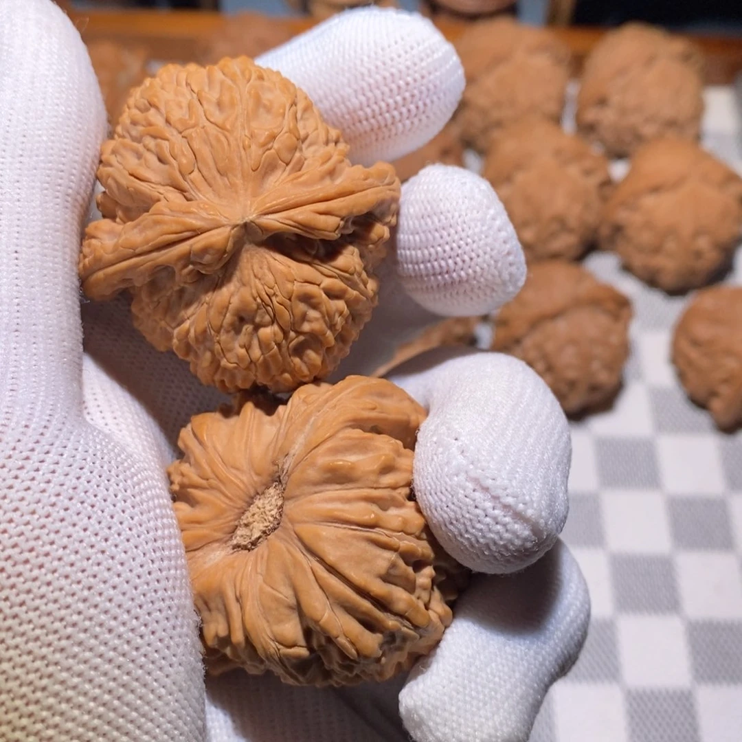 文玩核桃吊坠最*边白狮子