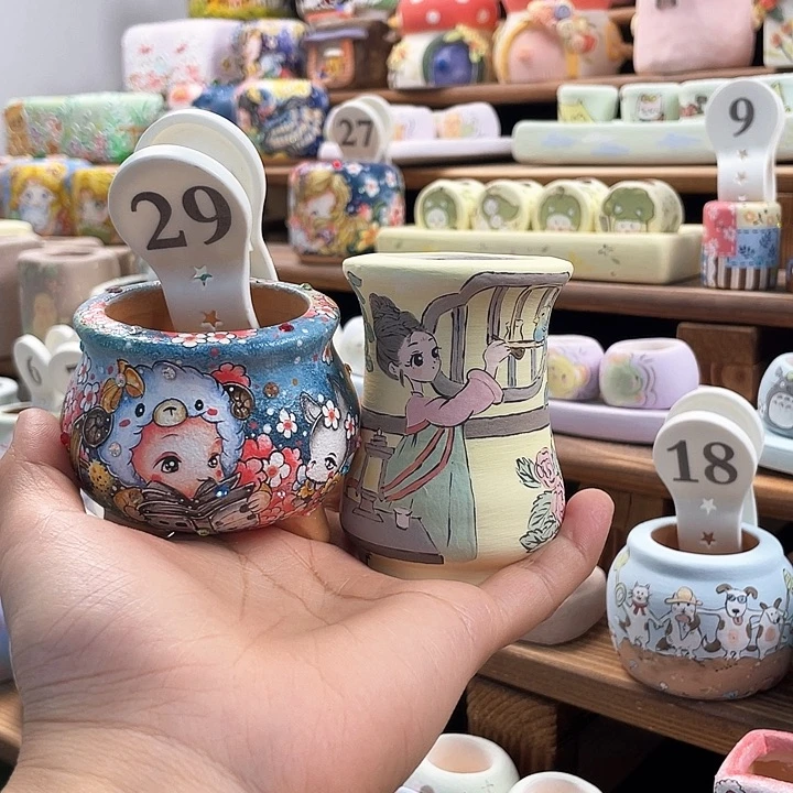 L**y29…..手工手绘花盆