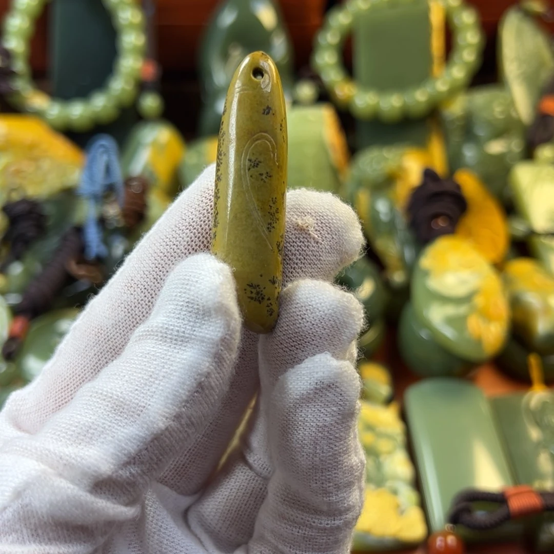 岫岩河磨玉（透闪石质玉）颈饰未镶嵌