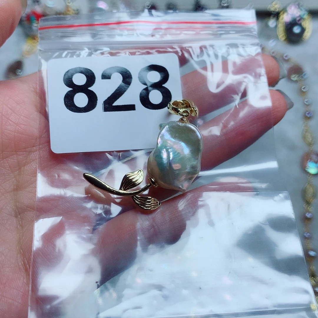 苏***…淡水珍珠未镶嵌吊坠(赠链)