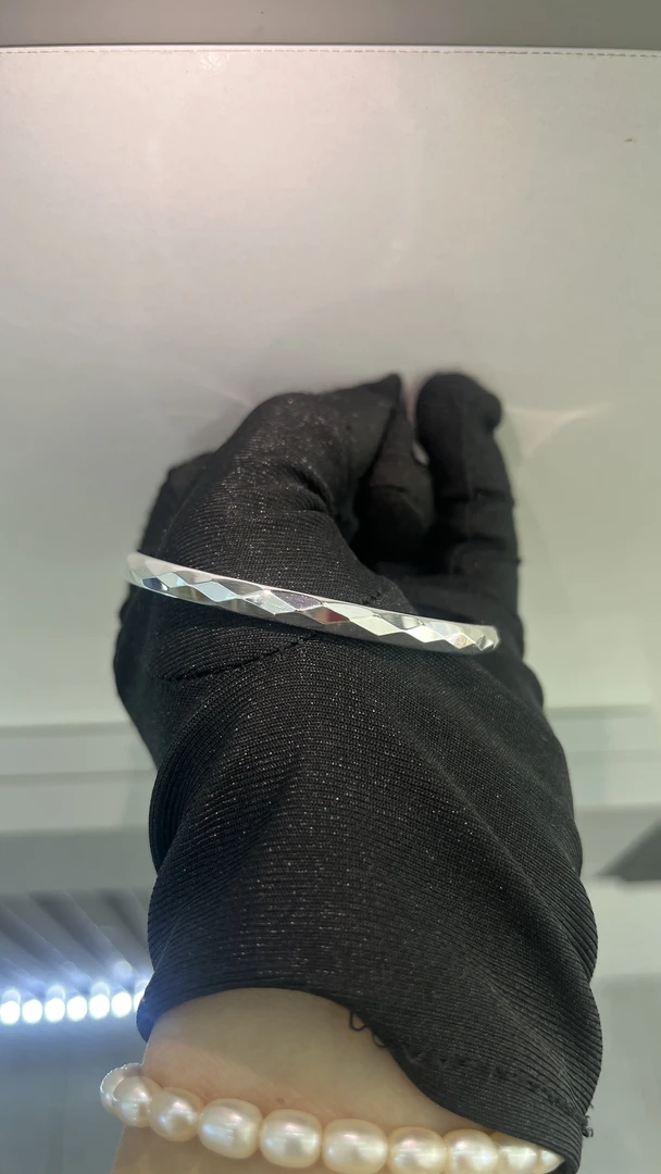 足银手镯 足银手镯锤纹银色水立方亮面闭口时尚窄版简约