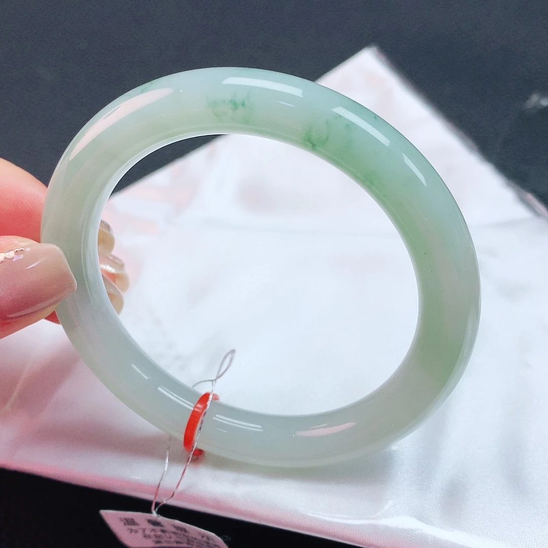 翡翠手镯未镶嵌56圈