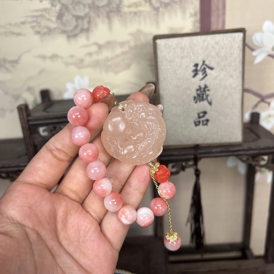 [有求必应] 冰藕粉貔貅手牌显白温柔贵气感文创创意百搭春季饰品