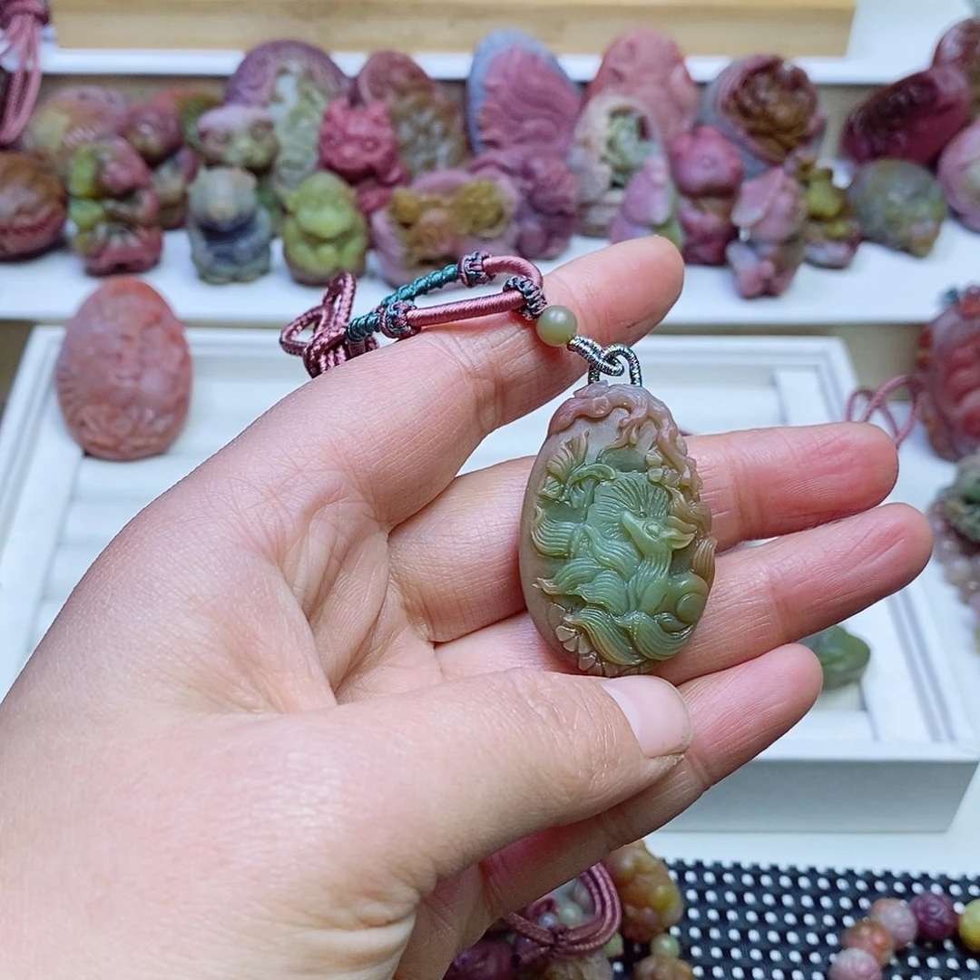 玛瑙/玉髓盐源玛瑙吊坠未镶嵌