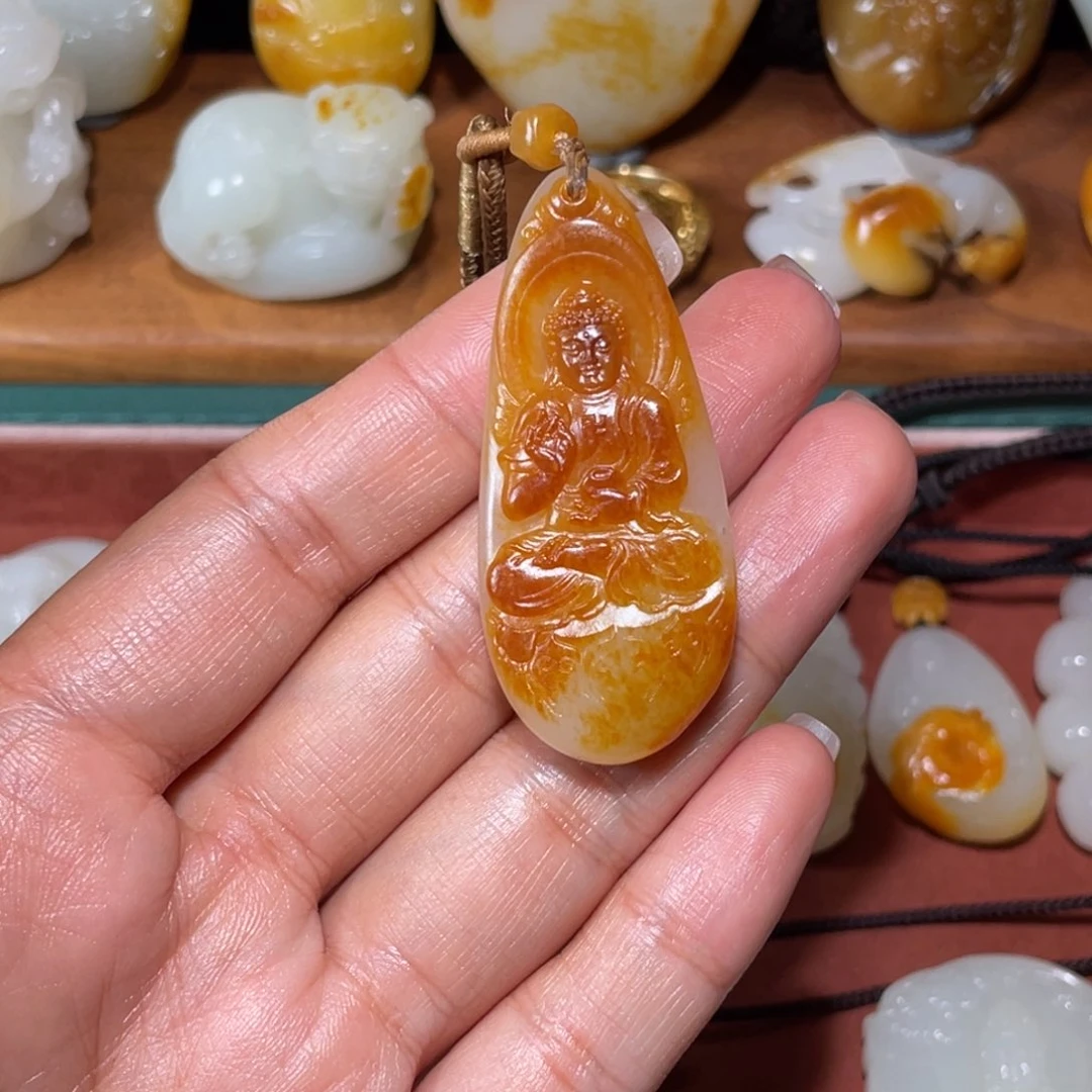 颈饰未镶嵌和田玉（糖玉）