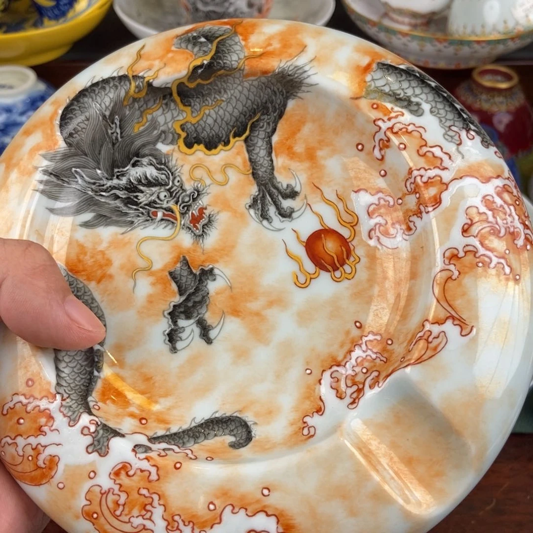 和****行陶瓷的设计师是一个人
