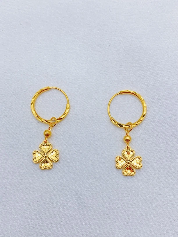 老庙黄金 足金 精工5G工艺 龙鳞爱心四叶草 耳圈 2.64克