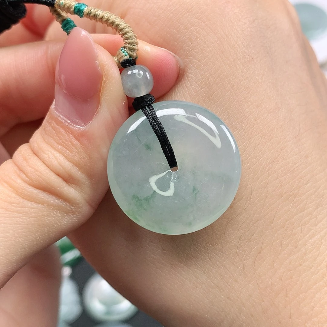 翡翠颈饰未镶嵌维**熊平安