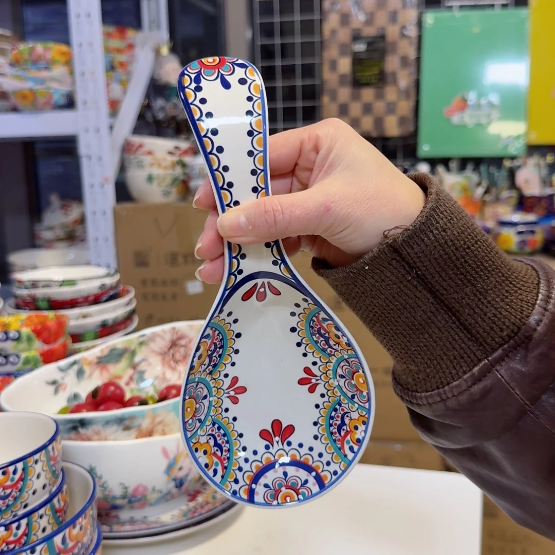 瓷片卡拉勺子托一只