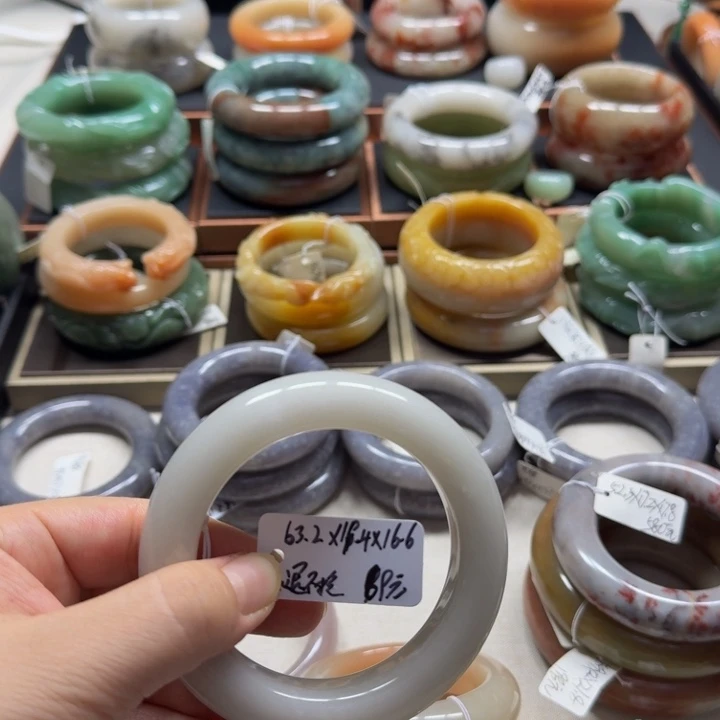 石英质玉未镶嵌手镯