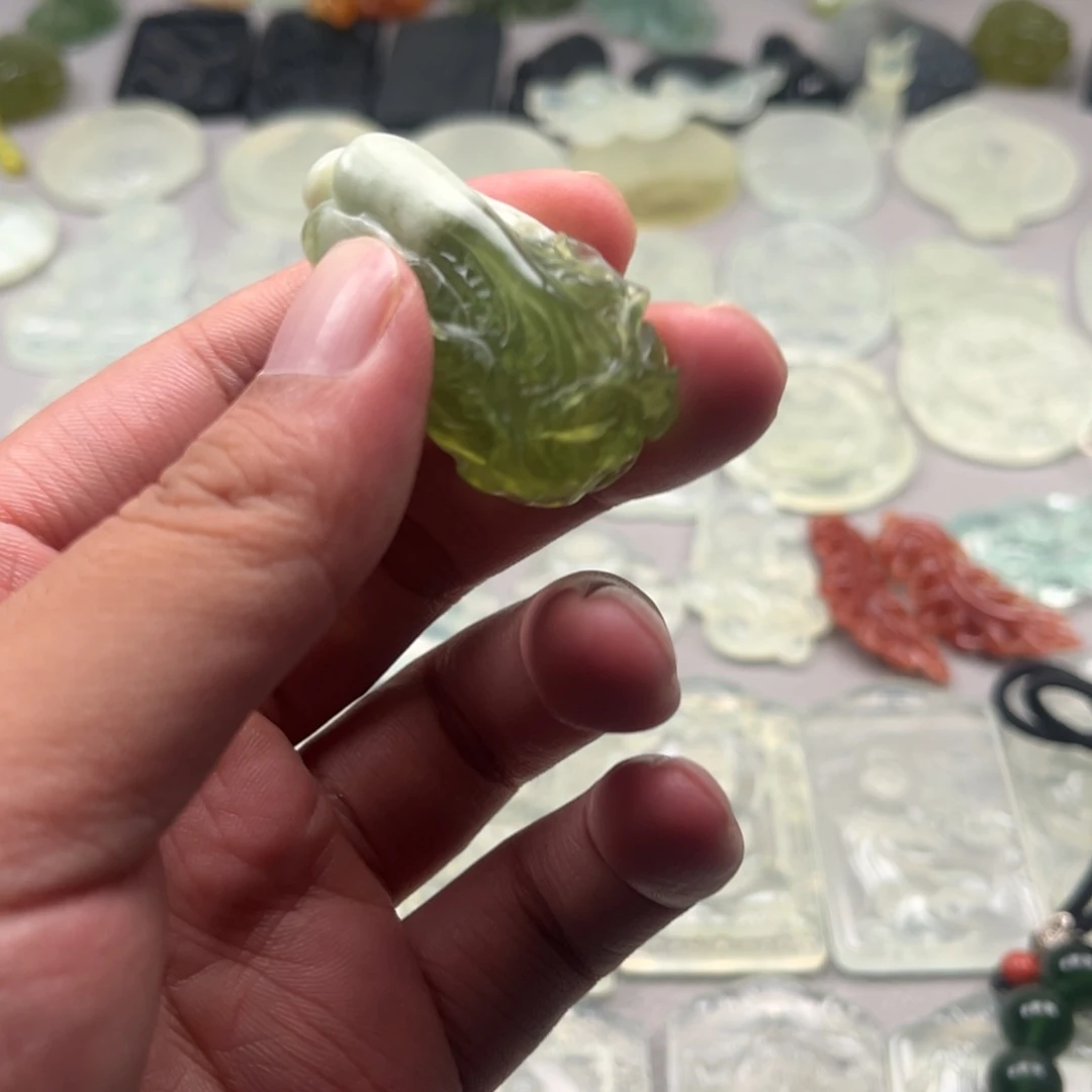未镶嵌蛇纹石玉颈饰