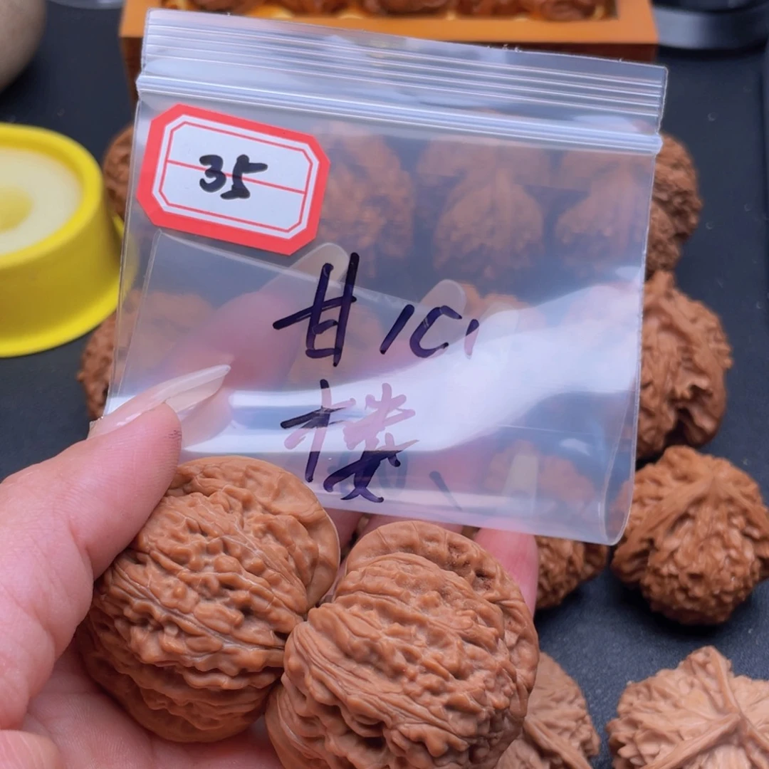 文玩核桃把件甘*心35四座楼