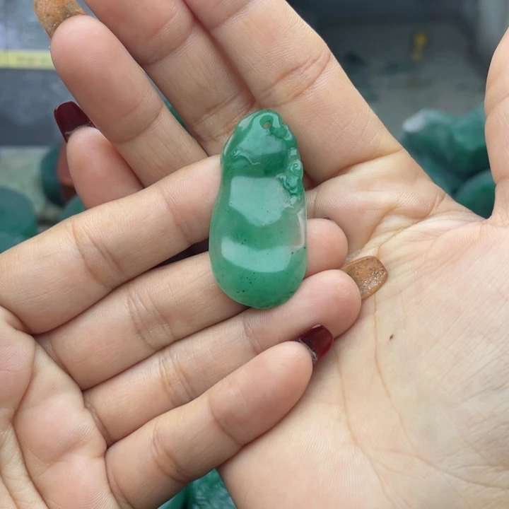 石英质玉颈饰未镶嵌