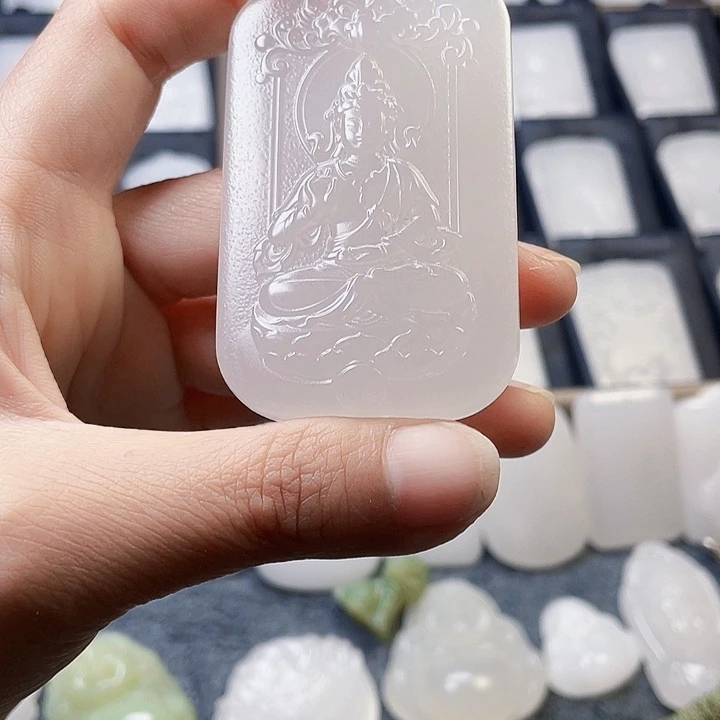 石英质玉（金丝玉）颈饰未镶嵌岁***j